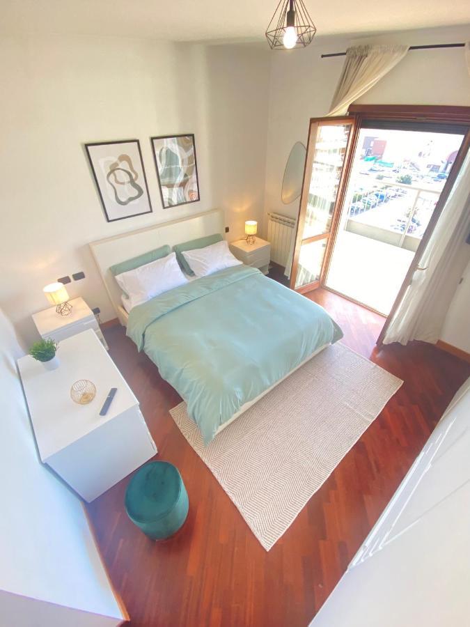 Golden Hour Apartment - Panoramic Terrace فيوميتشينو المظهر الخارجي الصورة