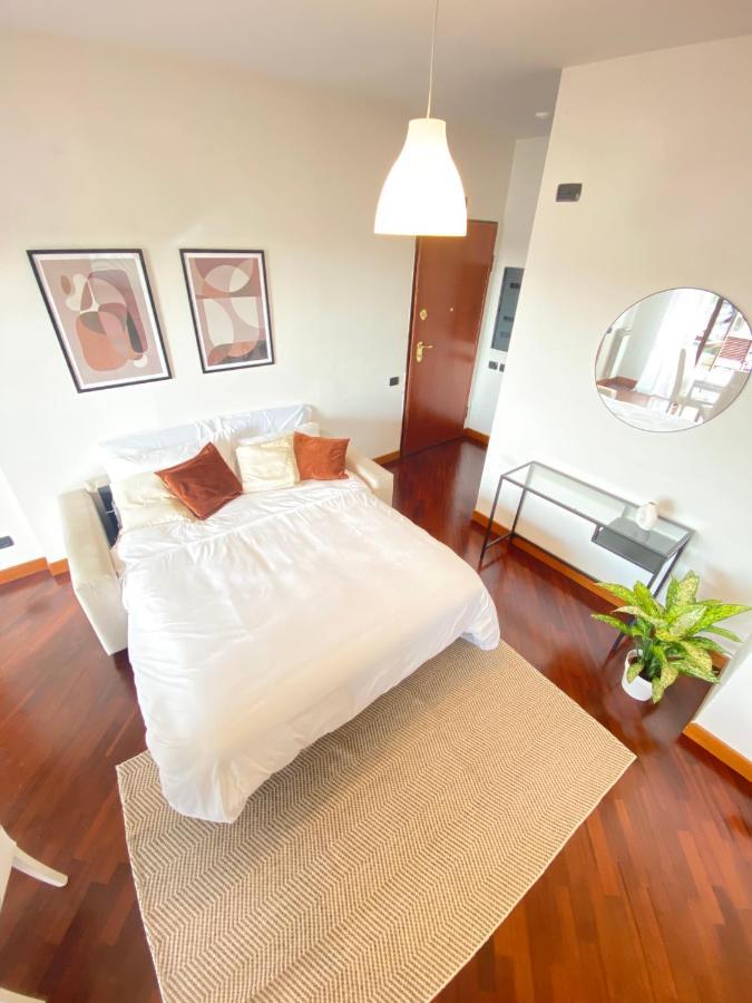 Golden Hour Apartment - Panoramic Terrace فيوميتشينو المظهر الخارجي الصورة