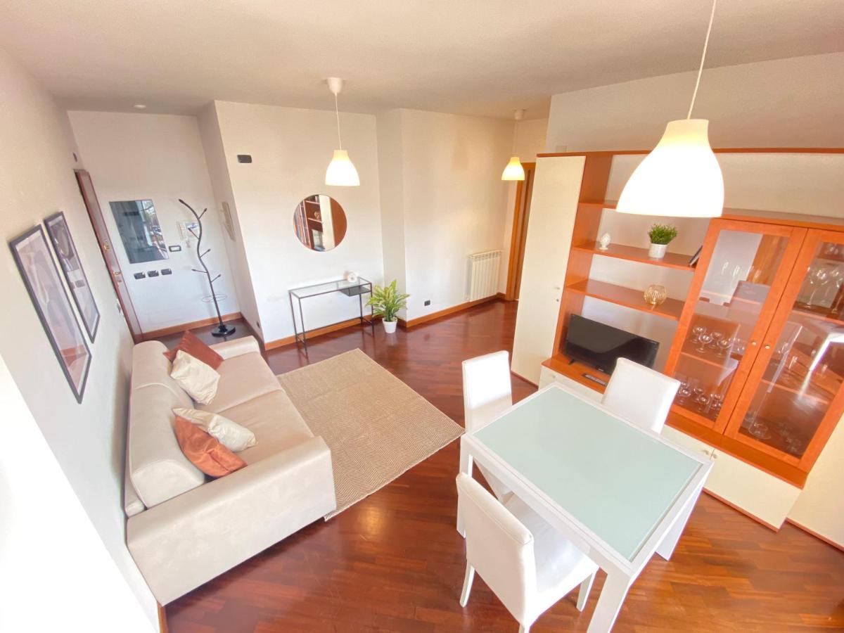 Golden Hour Apartment - Panoramic Terrace فيوميتشينو المظهر الخارجي الصورة