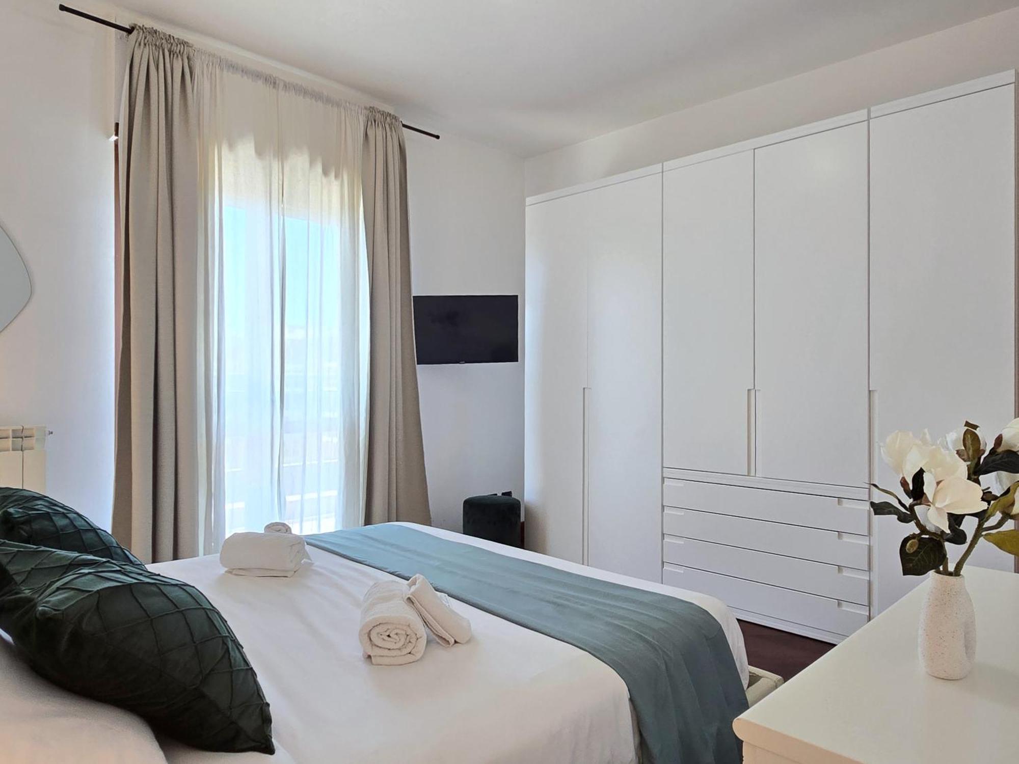 Golden Hour Apartment - Panoramic Terrace فيوميتشينو المظهر الخارجي الصورة